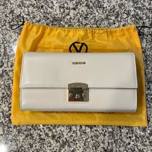Brand new, never used Mario Valentino Cocette clutch. Genuine leather in cream.